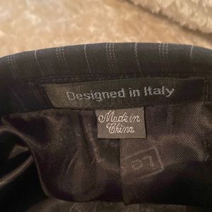 Size 6 Boys dress suit w/ top and tie sold as a bundle